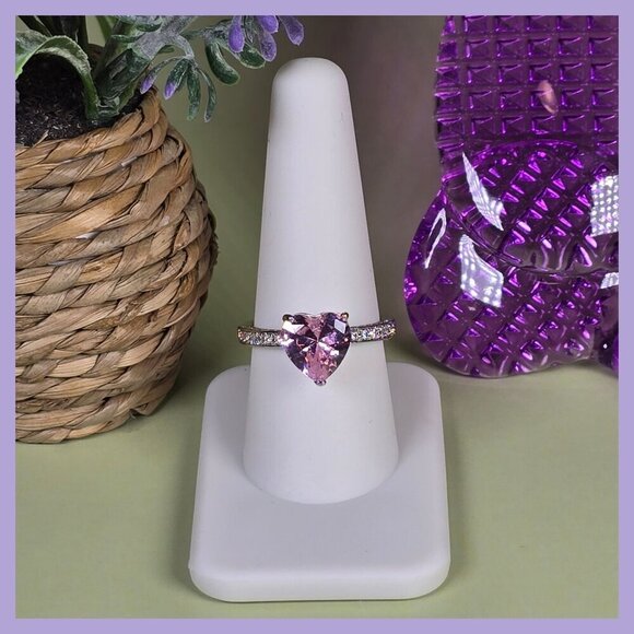 Heart-Shaped Pink Solitaire Ring With Accented Band Size 8.5 (NWOT) - Picture 1 of 6